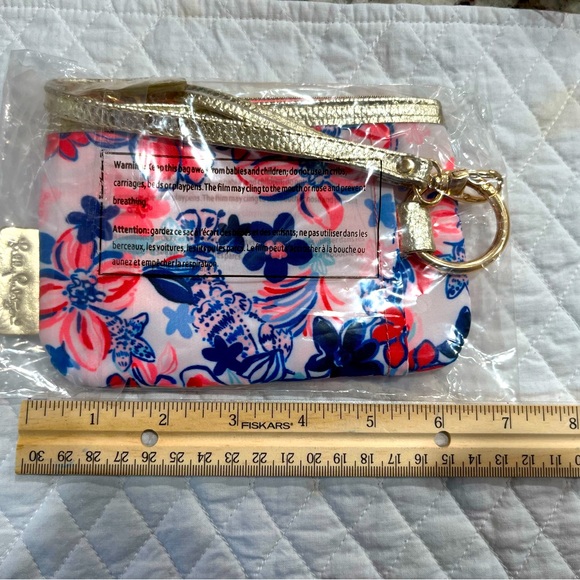 Lilly Pulitzer Handbags - Lilly Pulitzer keychain wallet, NWT